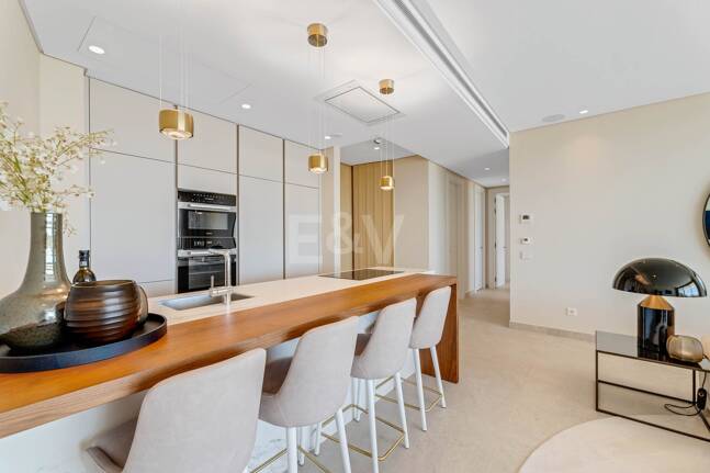 Magnificent Ground-Floor apartment in La Quinta with panoramic sea & mountain views