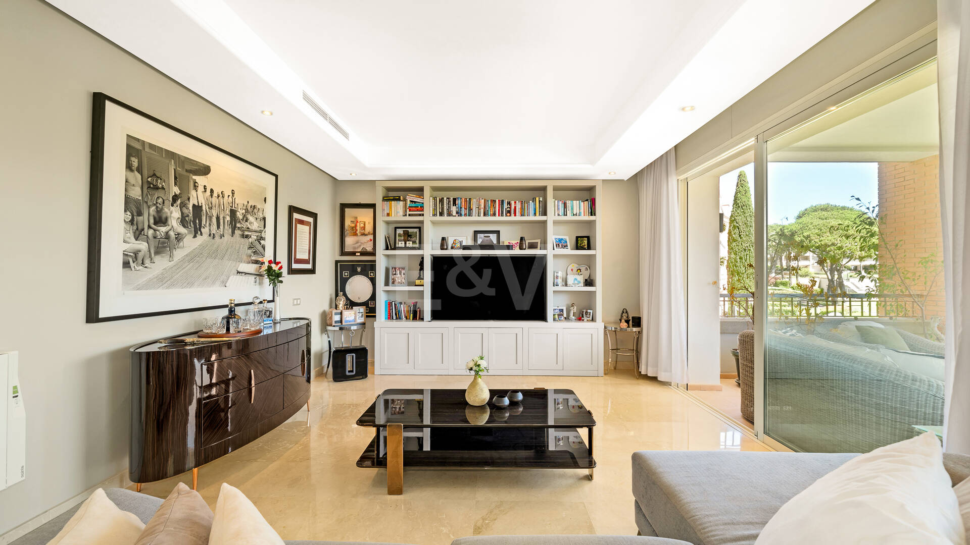 Apartment in Prestigious La Trinidad with Stunning La Concha Views