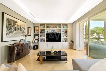Apartment in Prestigious La Trinidad with Stunning La Concha Views