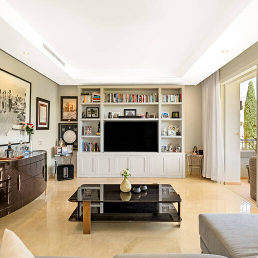 Apartment in Prestigious La Trinidad with Stunning La Concha Views