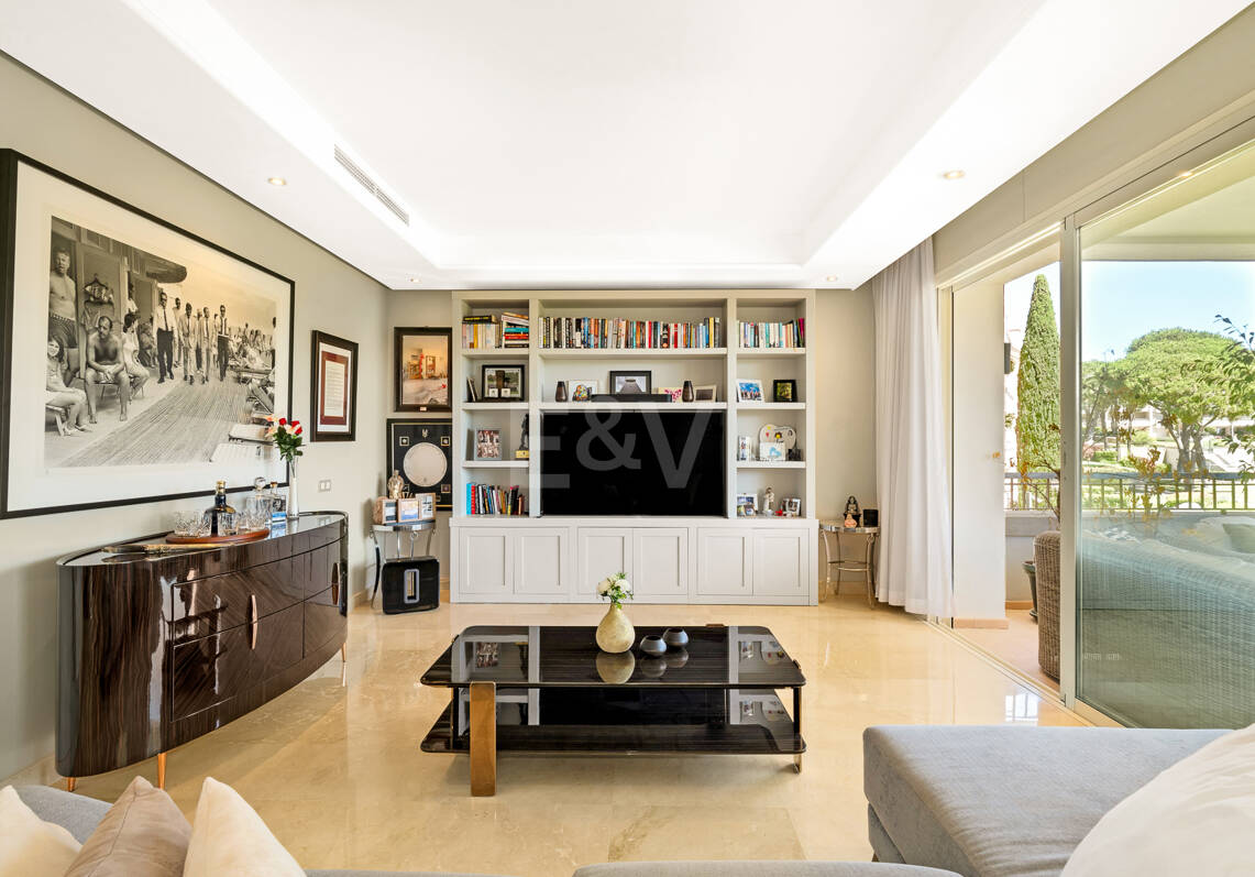 Apartment in Prestigious La Trinidad with Stunning La Concha Views