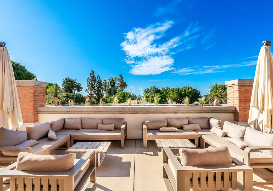 Apartment in Prestigious La Trinidad with Stunning La Concha Views