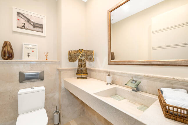 Apartment in Prestigious La Trinidad with Stunning La Concha Views