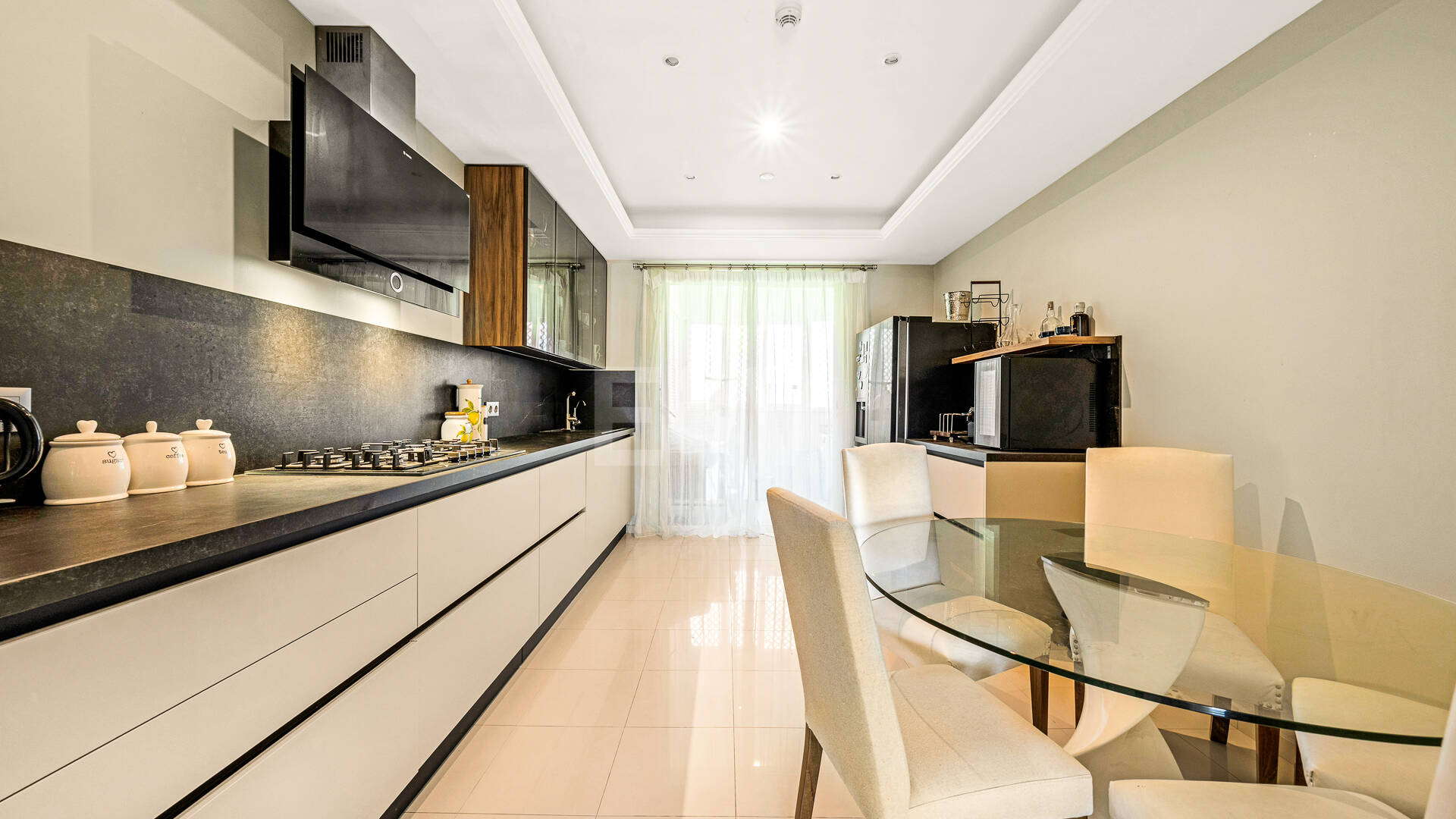 Apartment in Prestigious La Trinidad with Stunning La Concha Views