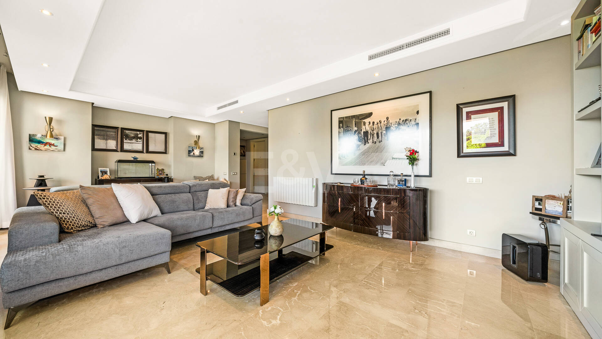 Apartment in Prestigious La Trinidad with Stunning La Concha Views