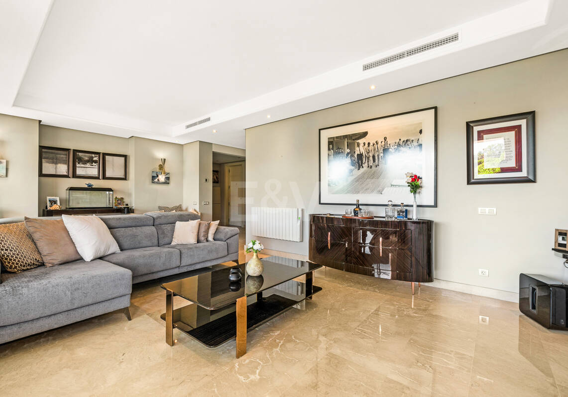 Apartment in Prestigious La Trinidad with Stunning La Concha Views