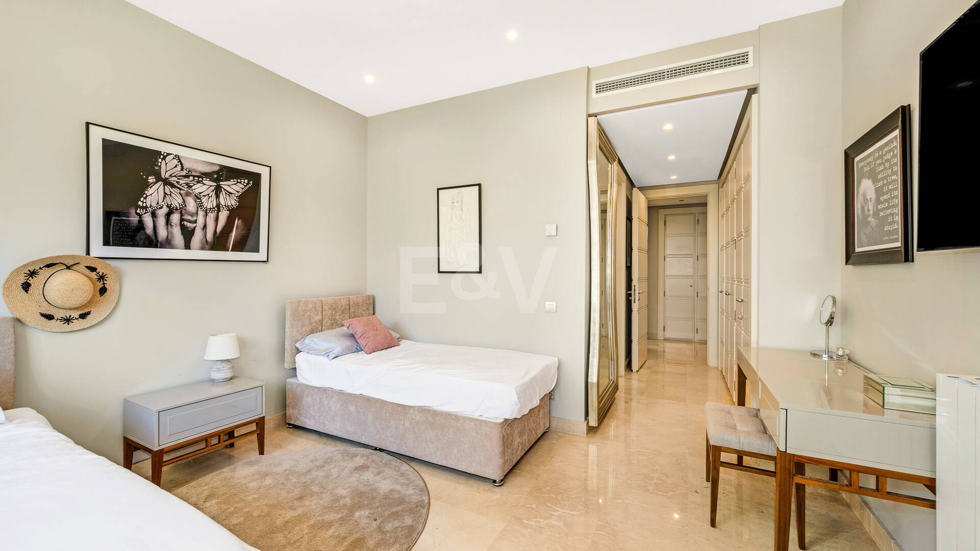 Apartment in Prestigious La Trinidad with Stunning La Concha Views