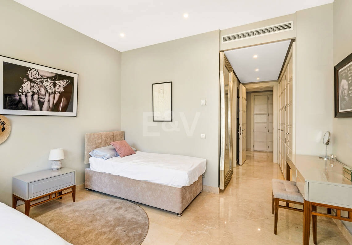 Apartment in Prestigious La Trinidad with Stunning La Concha Views