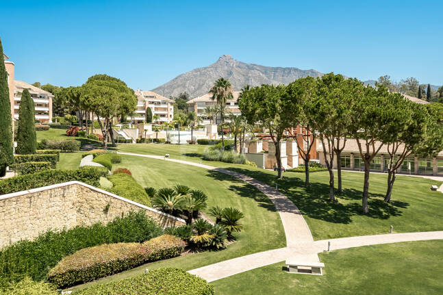 Apartment in Prestigious La Trinidad with Stunning La Concha Views