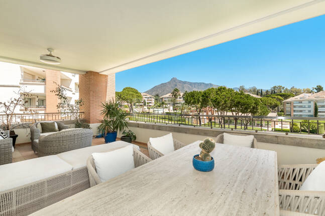 Apartment in Prestigious La Trinidad with Stunning La Concha Views
