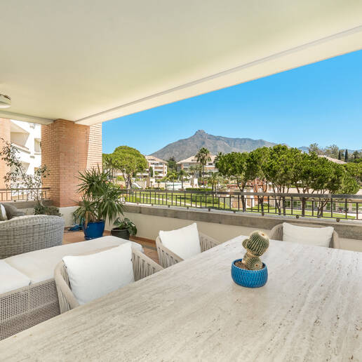 Apartment in Prestigious La Trinidad with Stunning La Concha Views