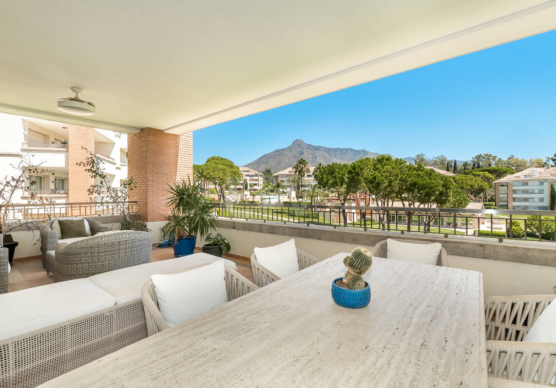 Apartment in Prestigious La Trinidad with Stunning La Concha Views