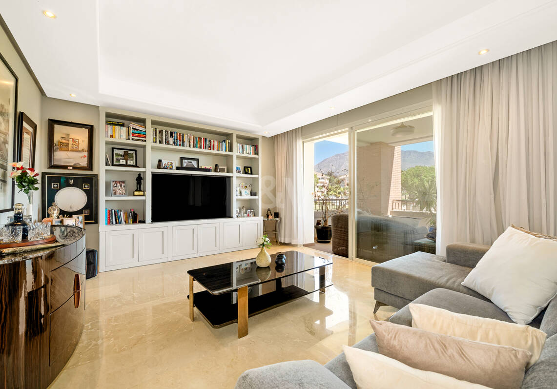 Apartment in Prestigious La Trinidad with Stunning La Concha Views