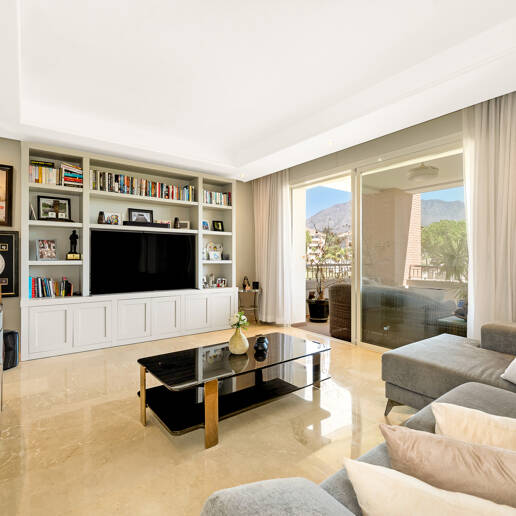 Apartment in Prestigious La Trinidad with Stunning La Concha Views