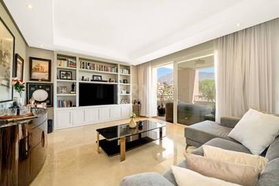 Apartment in Prestigious La Trinidad with Stunning La Concha Views