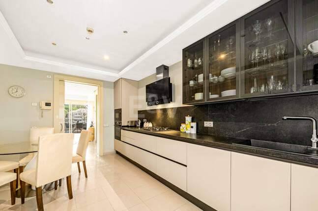 Apartment in Prestigious La Trinidad with Stunning La Concha Views