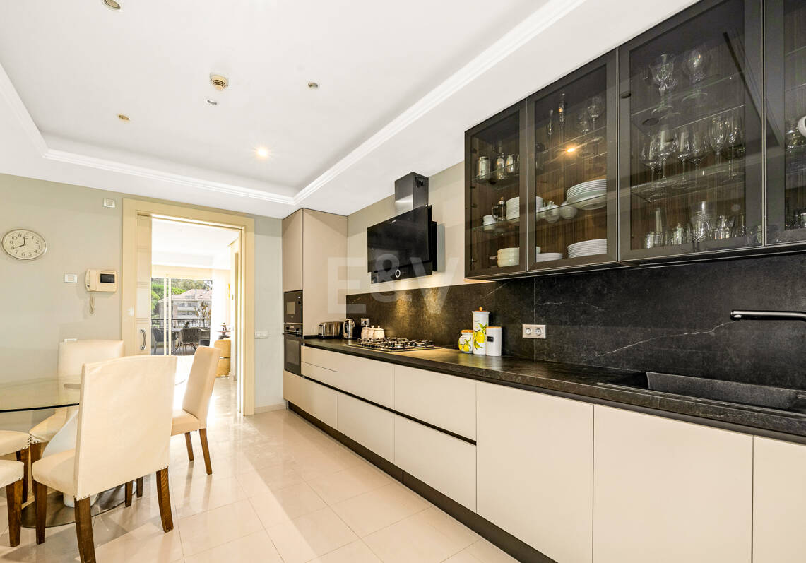 Apartment in Prestigious La Trinidad with Stunning La Concha Views