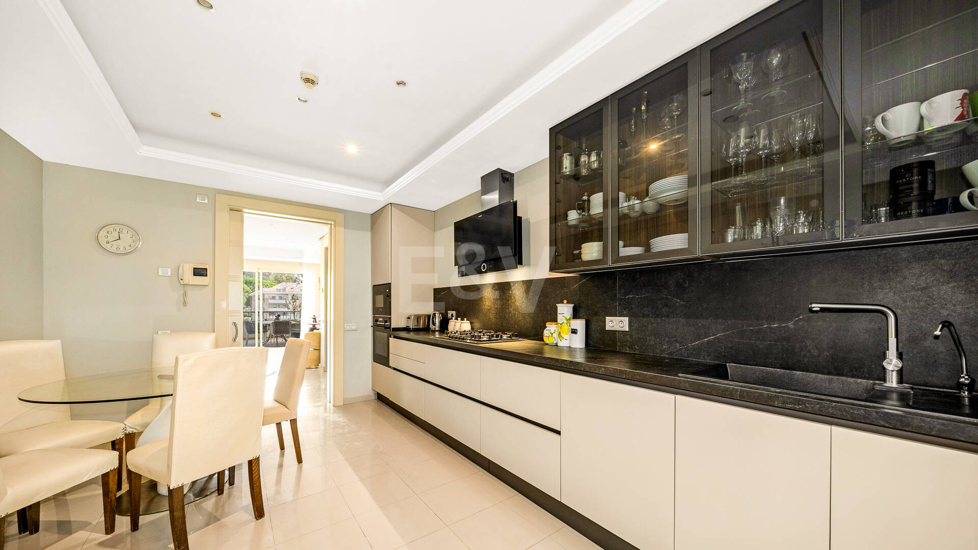 Apartment in Prestigious La Trinidad with Stunning La Concha Views