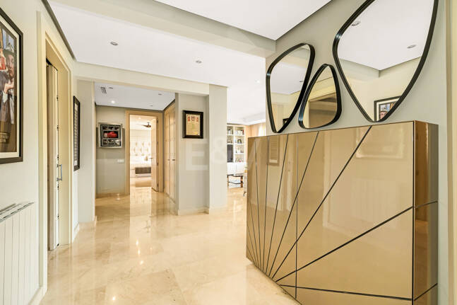 Apartment in Prestigious La Trinidad with Stunning La Concha Views