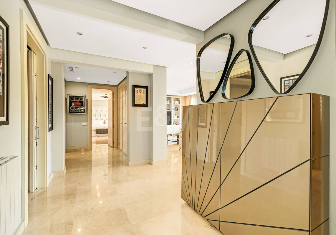 Apartment in Prestigious La Trinidad with Stunning La Concha Views