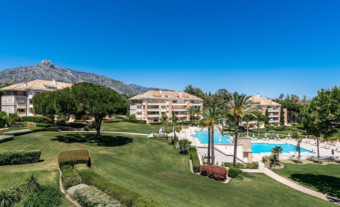 Położony w prestiżowej, strzeżonej społeczności La Trinidad na Golden Mile Marbella 's Golden Mile, nieruchomość cieszy się atmosferą spokoju, pozostając...