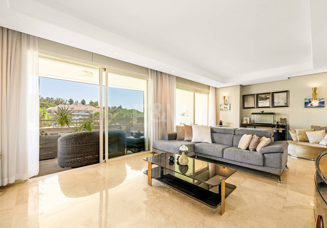Apartment in Prestigious La Trinidad with Stunning La Concha Views