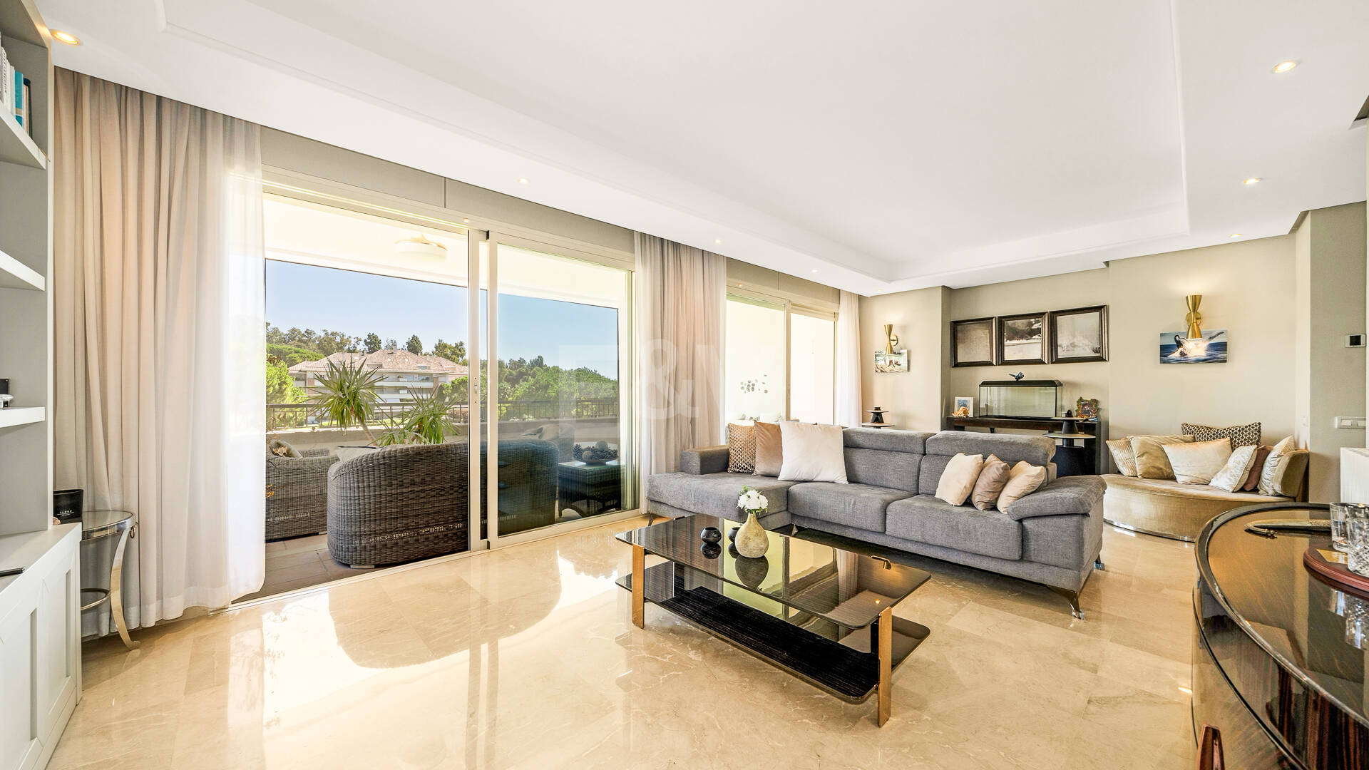 Apartment in Prestigious La Trinidad with Stunning La Concha Views