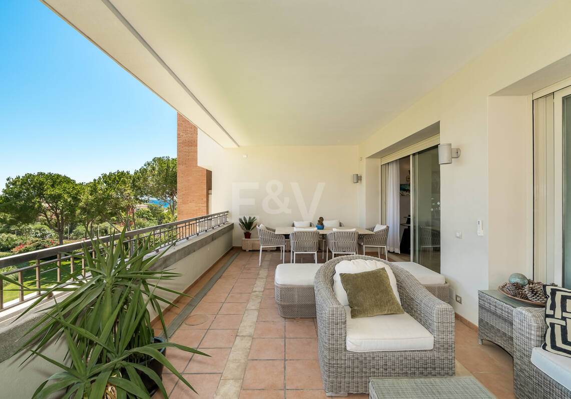 Apartment in Prestigious La Trinidad with Stunning La Concha Views