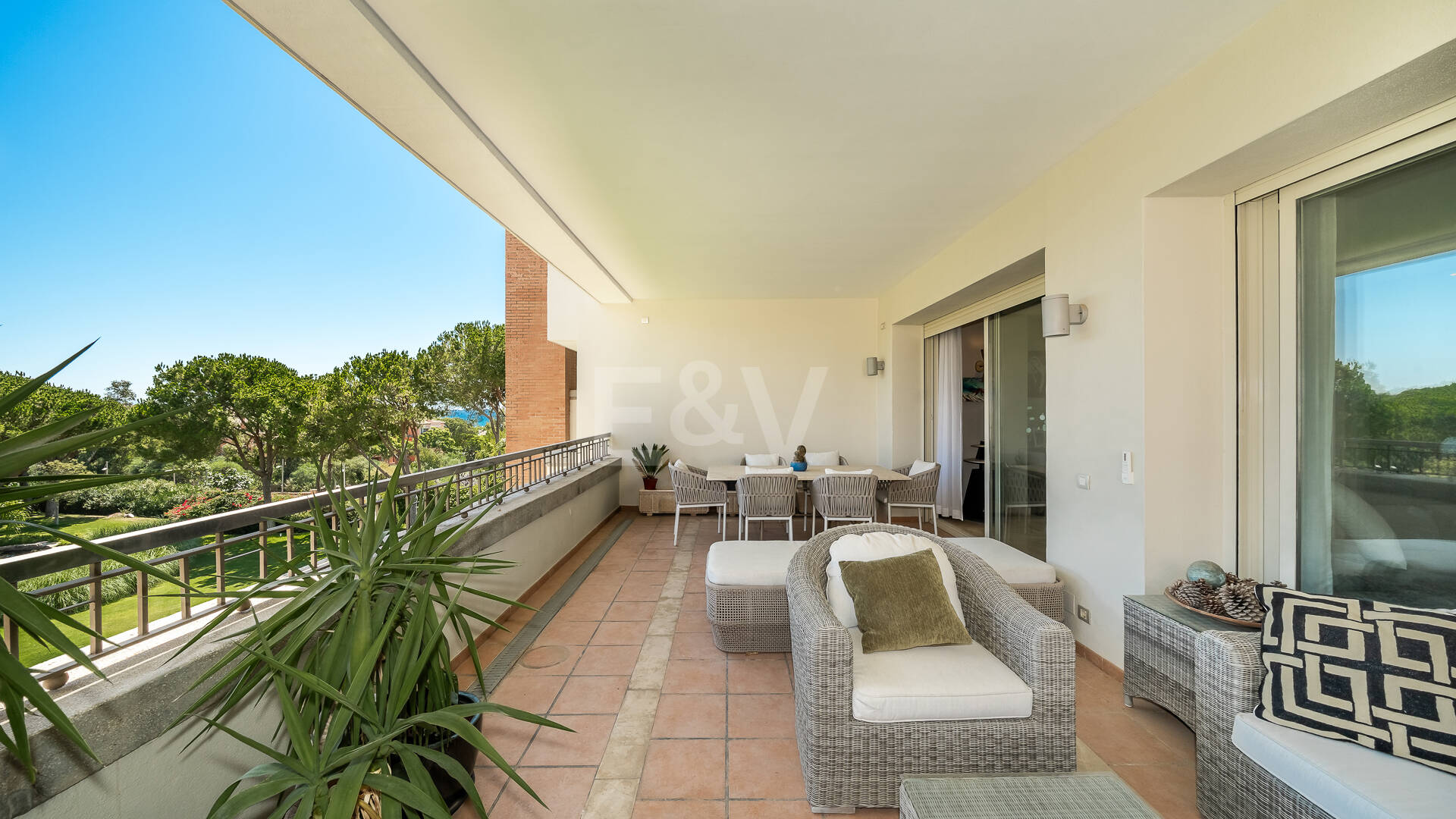 Apartment in Prestigious La Trinidad with Stunning La Concha Views