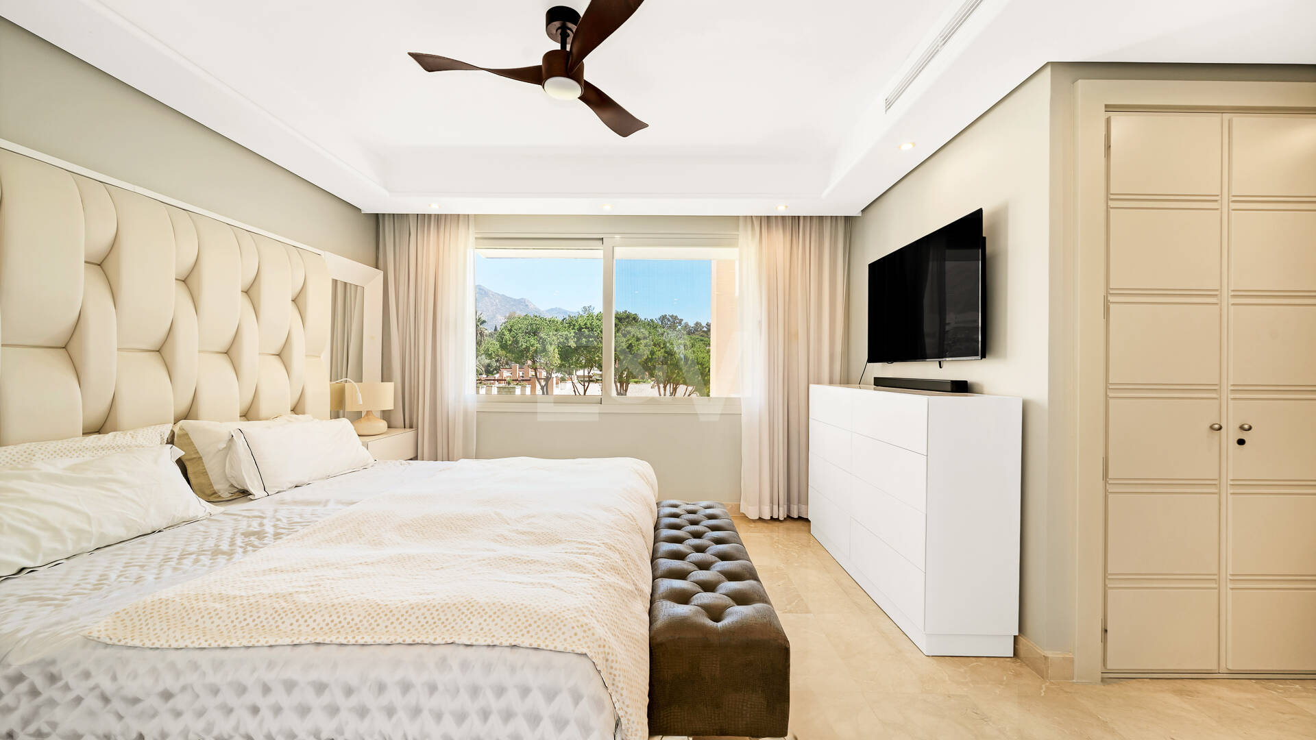 Apartment in Prestigious La Trinidad with Stunning La Concha Views