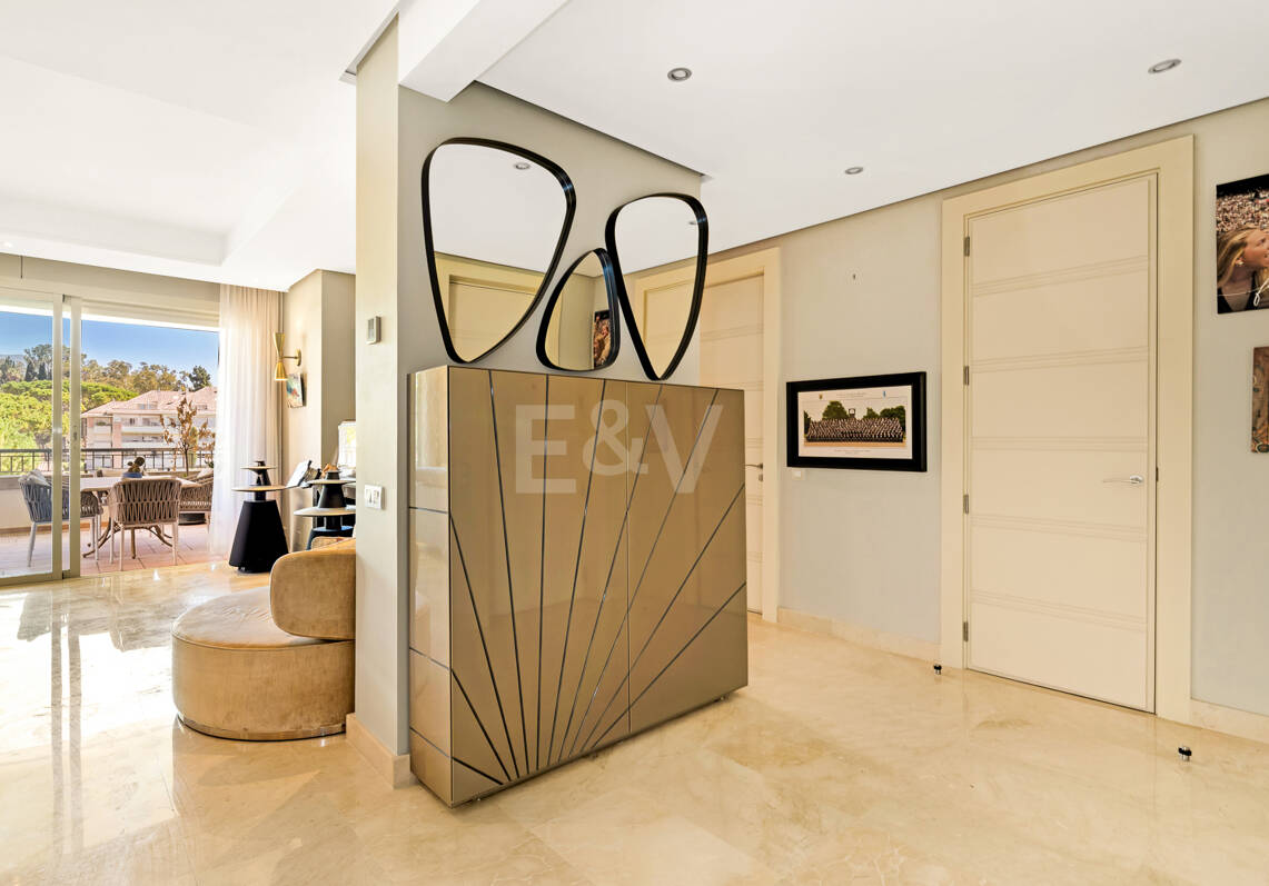 Apartment in Prestigious La Trinidad with Stunning La Concha Views