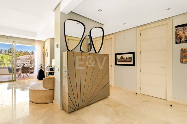 Apartment in Prestigious La Trinidad with Stunning La Concha Views