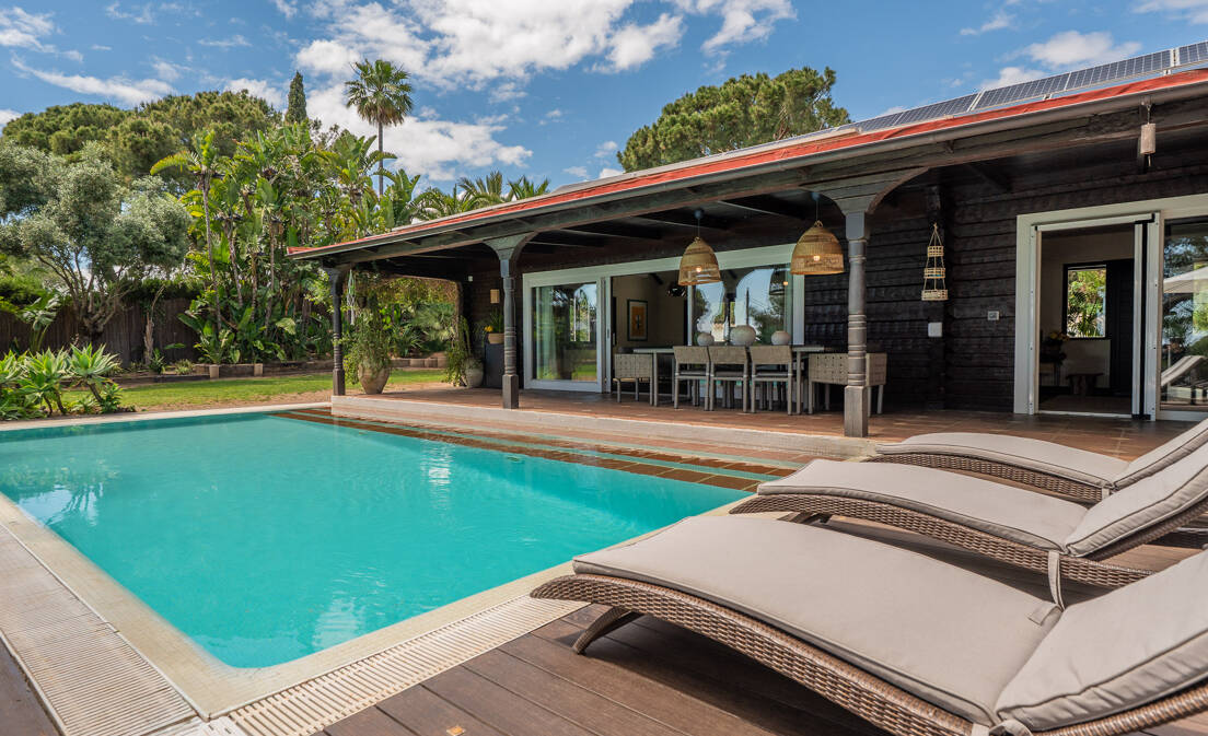 El encanto escandinavo se une a la vida mediterránea: elegante villa familiar sostenible en Elviria