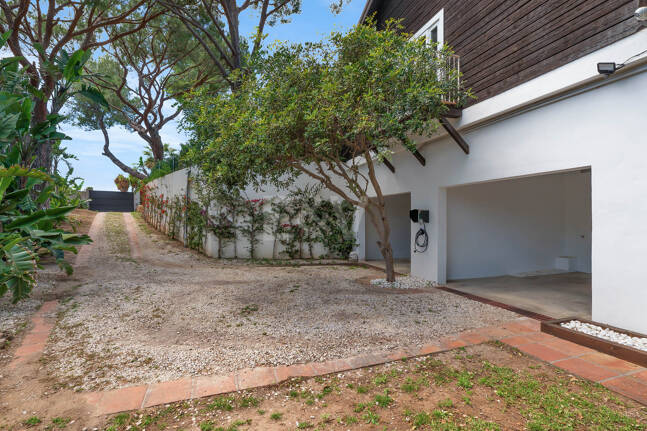 Scandinavian Charm Meets Mediterranean Living – Elegant Sustainable Family Villa in Elviria