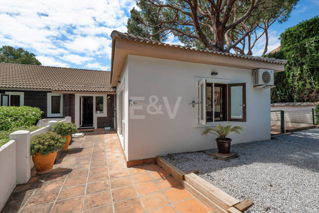 Scandinavian Charm Meets Mediterranean Living – Elegant Sustainable Family Villa in Elviria