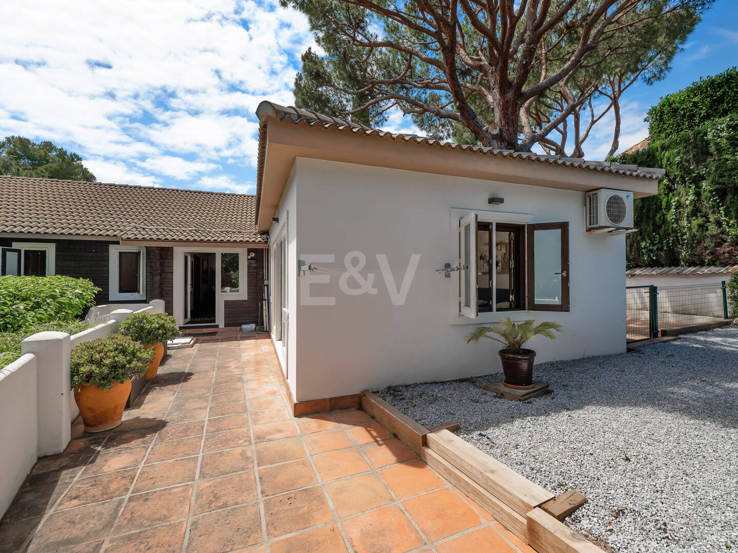 Scandinavian Charm Meets Mediterranean Living – Elegant Sustainable Family Villa in Elviria