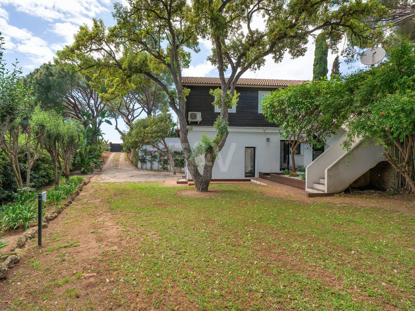 Scandinavian Charm Meets Mediterranean Living – Elegant Sustainable Family Villa in Elviria