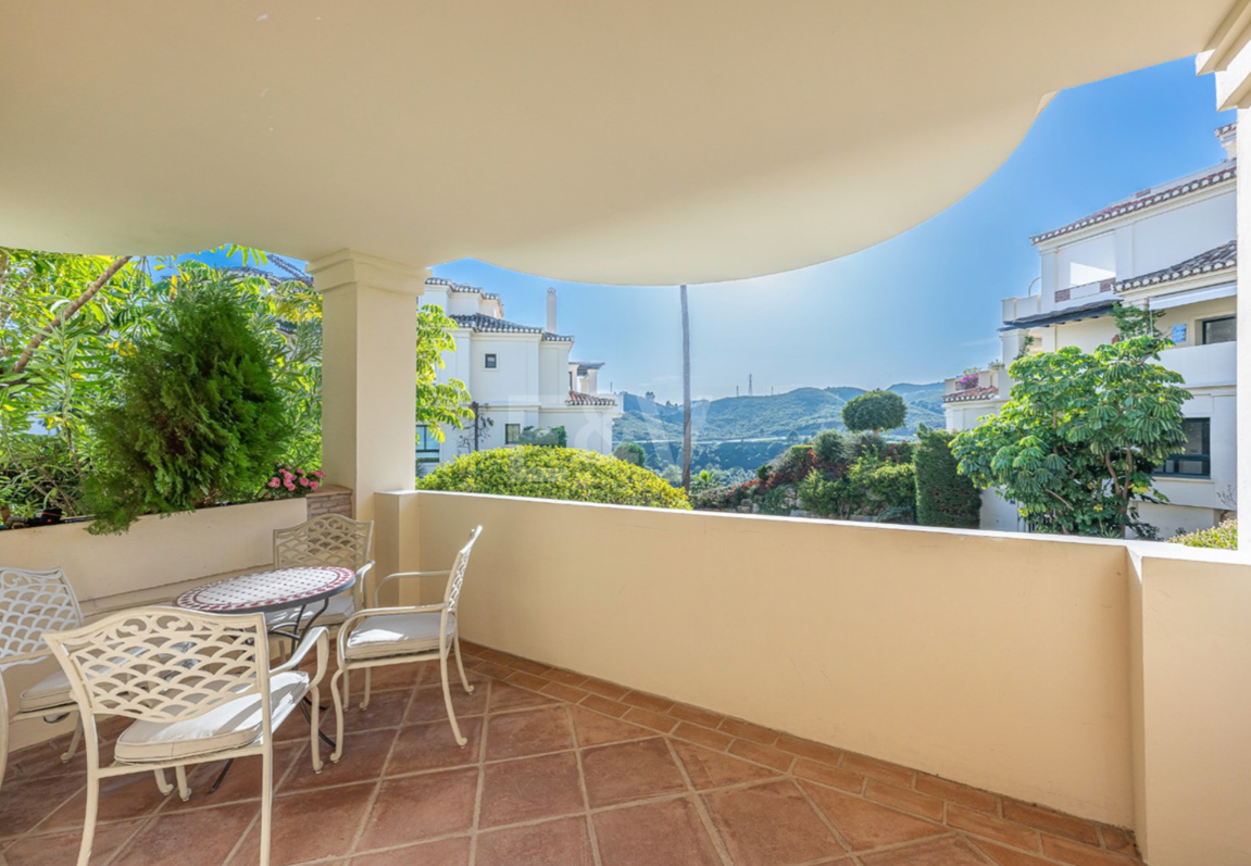 Markplanslägenhet till salu i Los Arqueros, Benahavis