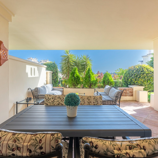 Markplanslägenhet till salu i Los Arqueros, Benahavis