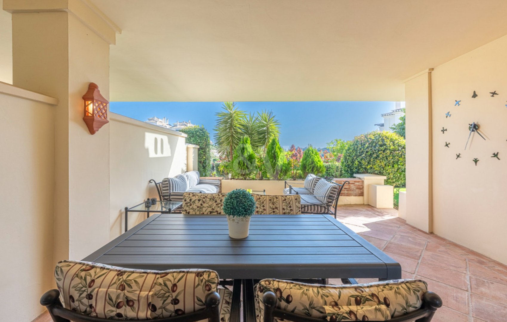 Markplanslägenhet till salu i Los Arqueros, Benahavis