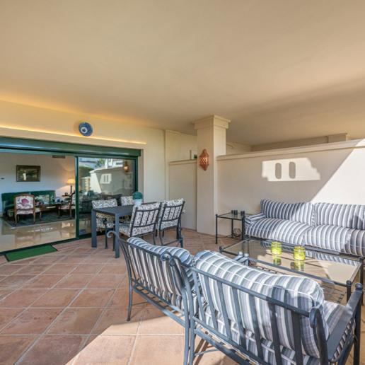 Markplanslägenhet till salu i Los Arqueros, Benahavis