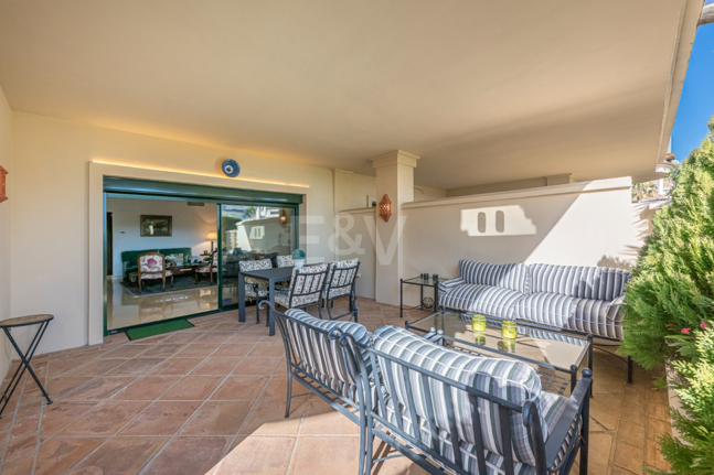 Markplanslägenhet till salu i Los Arqueros, Benahavis