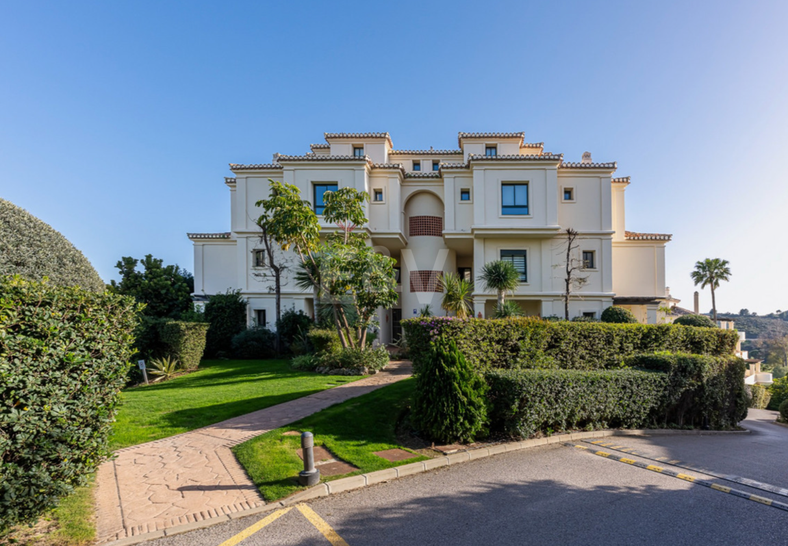 Markplanslägenhet till salu i Los Arqueros, Benahavis