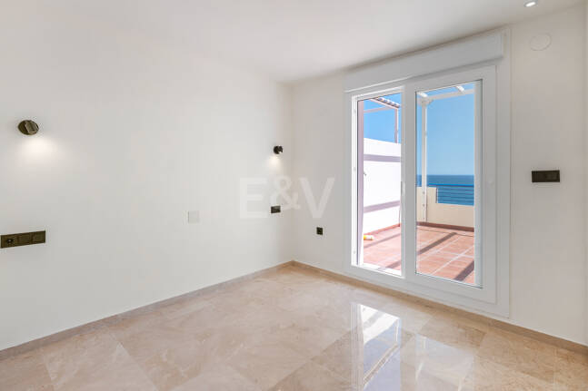 Unmöblierte Wohnung mit Meerblick direkt am Strand von Marbella
