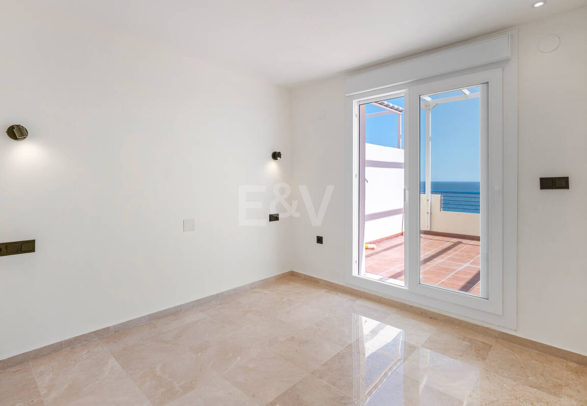 Unmöblierte Wohnung mit Meerblick direkt am Strand von Marbella