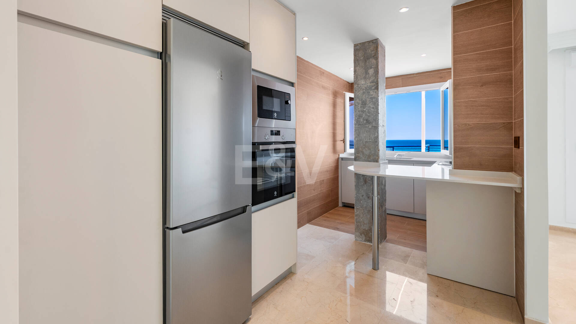 Unmöblierte Wohnung mit Meerblick direkt am Strand von Marbella