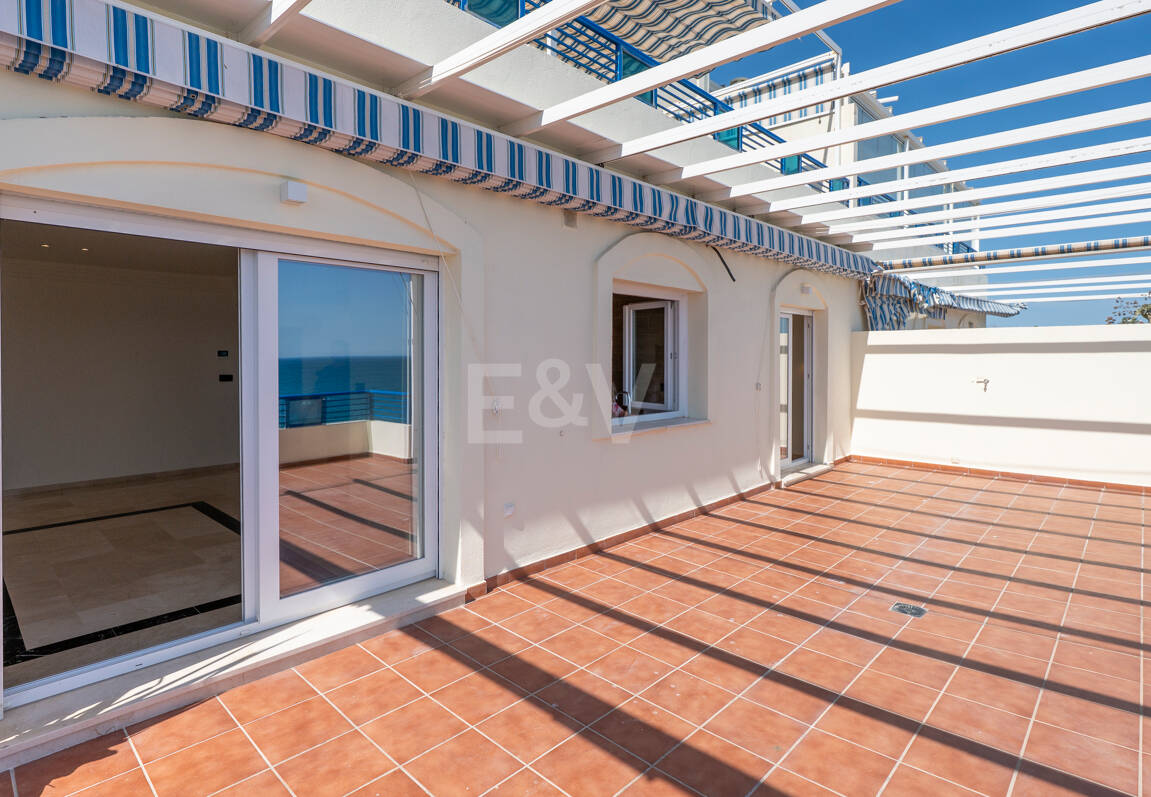 Unmöblierte Wohnung mit Meerblick direkt am Strand von Marbella