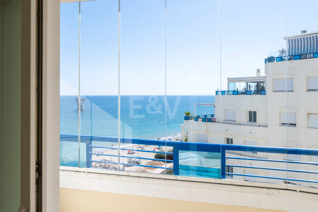Unmöblierte Wohnung mit Meerblick direkt am Strand von Marbella