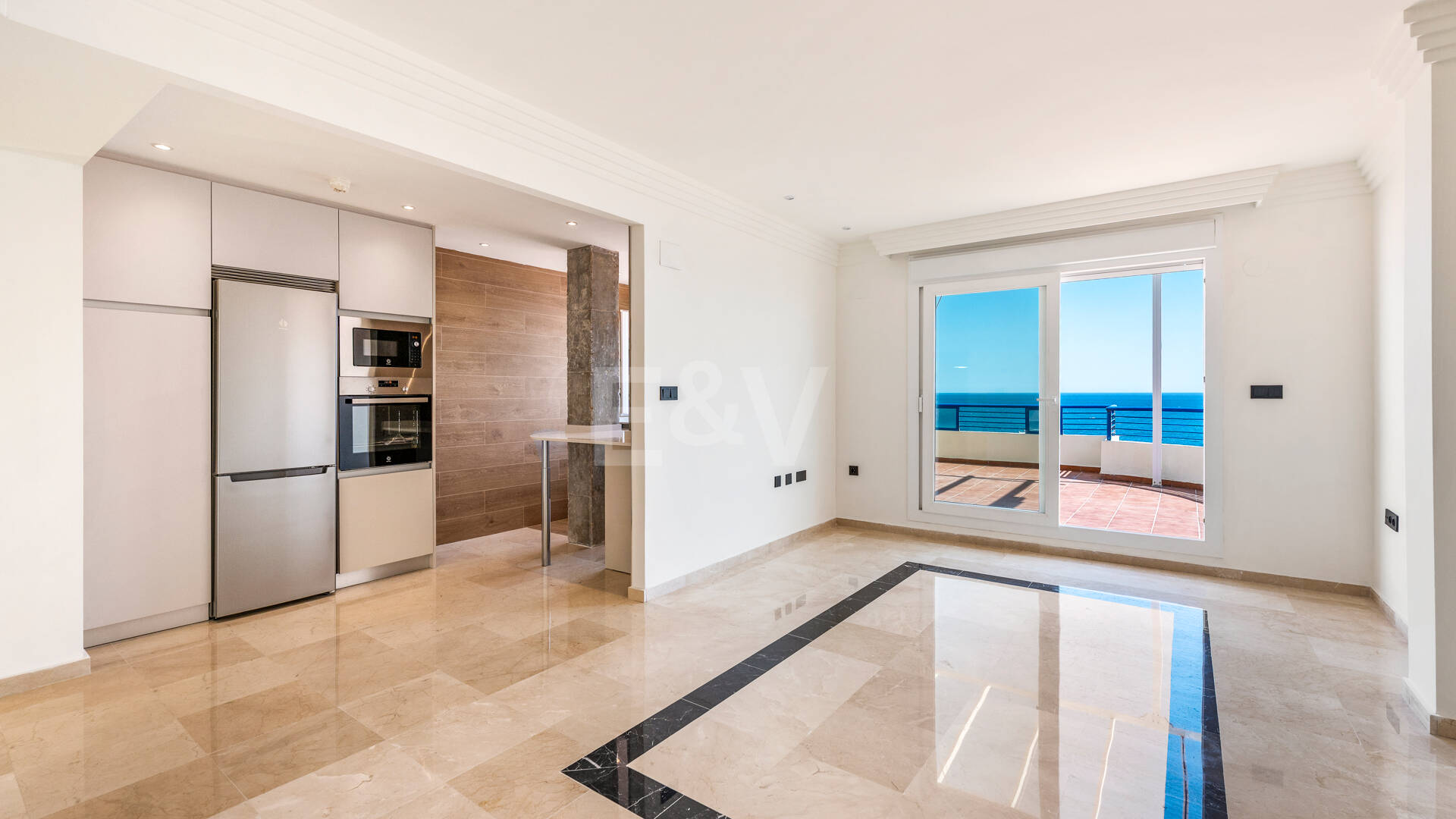 Unmöblierte Wohnung mit Meerblick direkt am Strand von Marbella
