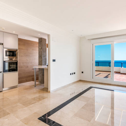 Unmöblierte Wohnung mit Meerblick direkt am Strand von Marbella